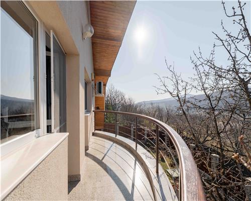 Casa de Lux in Livada cu Ciresi Eleganta, Confort si Panorama de Vis
