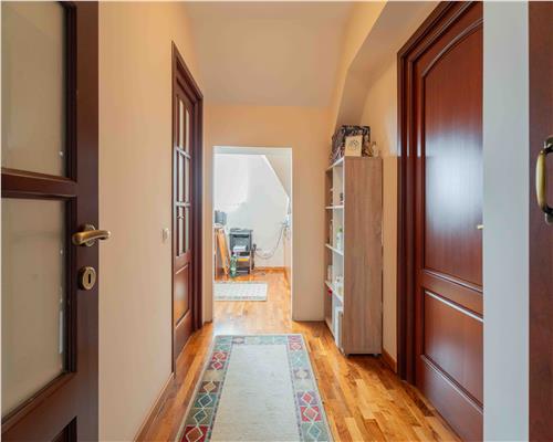 Casa de Lux in Livada cu Ciresi Eleganta, Confort si Panorama de Vis