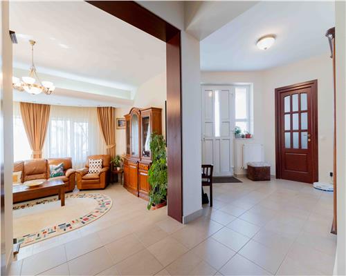 Casa de Lux in Livada cu Ciresi Eleganta, Confort si Panorama de Vis