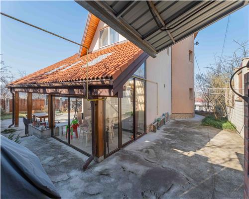 Casa de Lux in Livada cu Ciresi Eleganta, Confort si Panorama de Vis