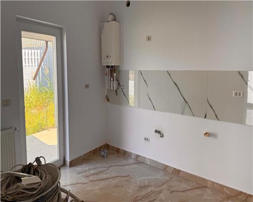 Vila individuala de vanzare in Valea Lupului, zona linistita, fundac privat, 4 camere, 120 mp utili, teren 350 mp.
