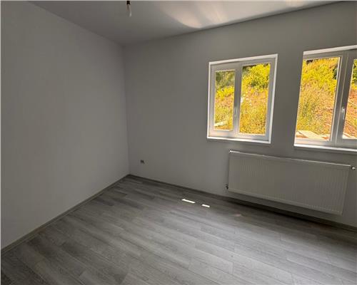 Vila individuala de vanzare in Valea Lupului, zona linistita, fundac privat, 4 camere, 120 mp utili, teren 350 mp.