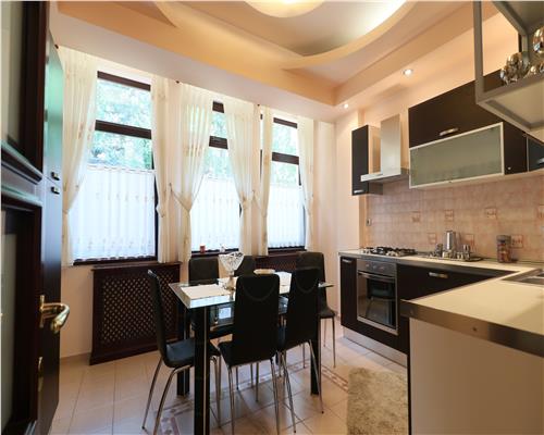 Vila exclusivista de vanzare in Iasi, design impunator,  localizare excelenta.
