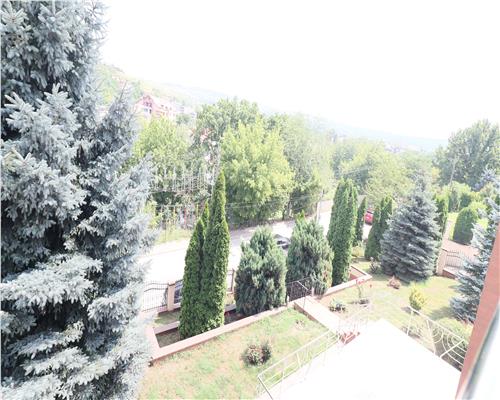 Vila exclusivista de vanzare in Iasi, design impunator,  localizare excelenta.