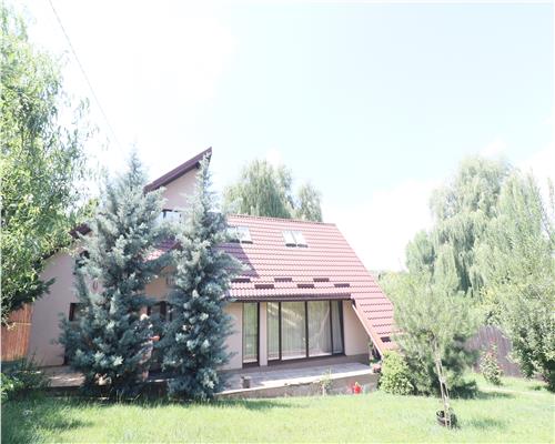 Vila individuala in Barnova 3 camere, 1000 mp teren, curte superba amenajata, garaj incalzit