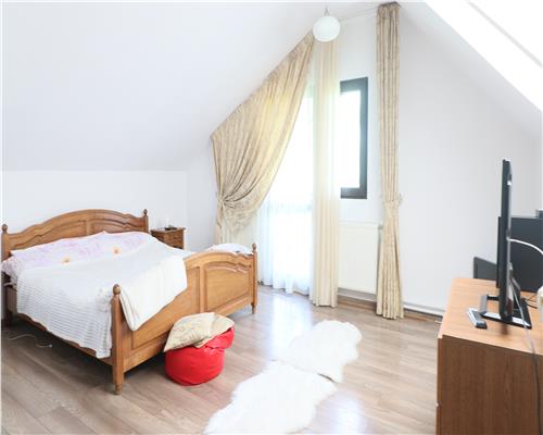Vila individuala in Barnova 3 camere, 1000 mp teren, curte superba amenajata, garaj incalzit
