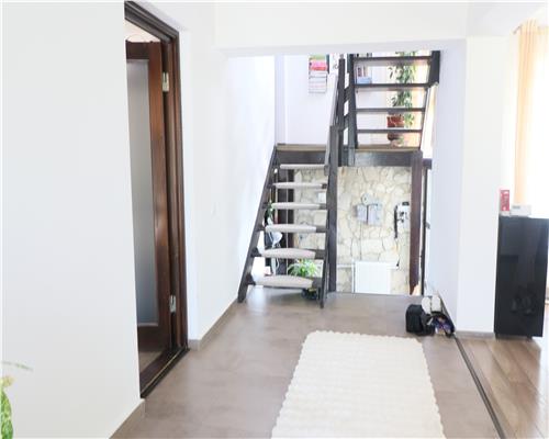 Vila individuala in Barnova 3 camere, 1000 mp teren, curte superba amenajata, garaj incalzit