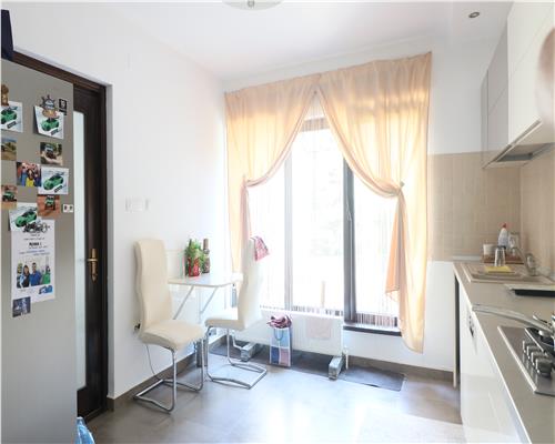 Vila individuala in Barnova 3 camere, 1000 mp teren, curte superba amenajata, garaj incalzit