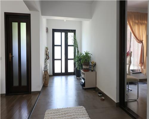Vila individuala in Barnova 3 camere, 1000 mp teren, curte superba amenajata, garaj incalzit