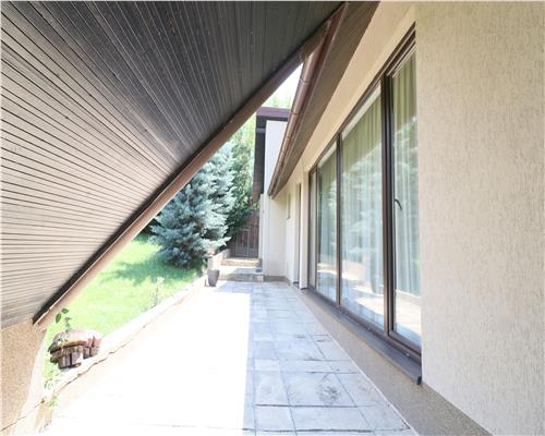Vila individuala in Barnova 3 camere, 1000 mp teren, curte superba amenajata, garaj incalzit