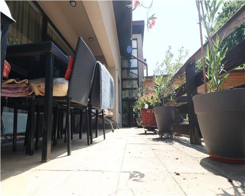 Vila individuala in Barnova 3 camere, 1000 mp teren, curte superba amenajata, garaj incalzit