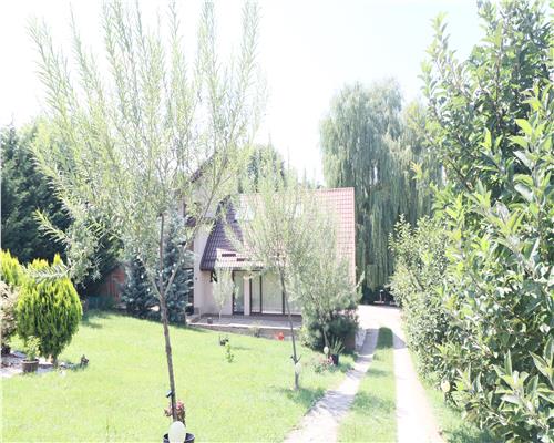 Vila individuala in Barnova 3 camere, 1000 mp teren, curte superba amenajata, garaj incalzit