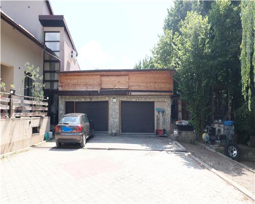Vila individuala in Barnova 3 camere, 1000 mp teren, curte superba amenajata, garaj incalzit