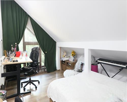 Vila individuala in Barnova 3 camere, 1000 mp teren, curte superba amenajata, garaj incalzit