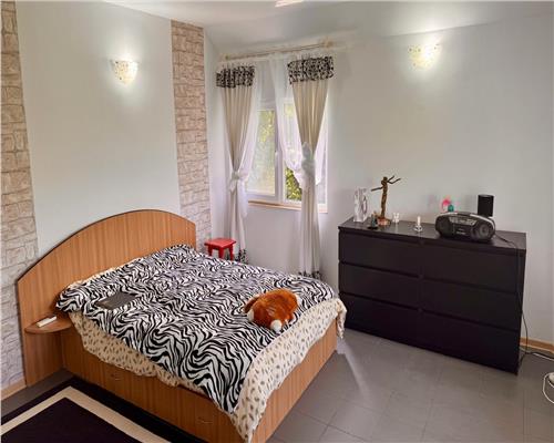Vila duplex de vanzare Bucium, zona exclusivista, curte cu vegetatie matura, vedere deosebita