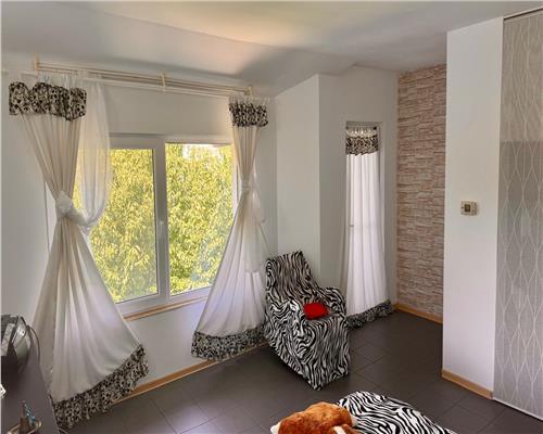 Vila duplex de vanzare Bucium, zona exclusivista, curte cu vegetatie matura, vedere deosebita