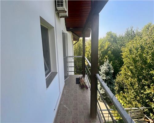 Vila duplex de vanzare Bucium, zona exclusivista, curte cu vegetatie matura, vedere deosebita