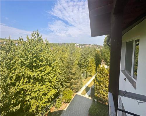 Vila duplex de vanzare Bucium, zona exclusivista, curte cu vegetatie matura, vedere deosebita