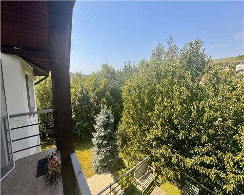 Vila duplex de vanzare Bucium, zona exclusivista, curte cu vegetatie matura, vedere deosebita