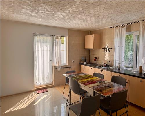 Vila duplex de vanzare Bucium, zona exclusivista, curte cu vegetatie matura, vedere deosebita