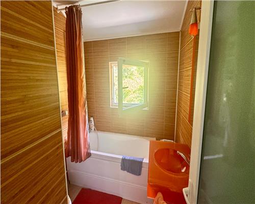 Vila duplex de vanzare Bucium, zona exclusivista, curte cu vegetatie matura, vedere deosebita