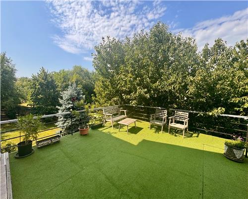 Vila duplex de vanzare Bucium, zona exclusivista, curte cu vegetatie matura, vedere deosebita