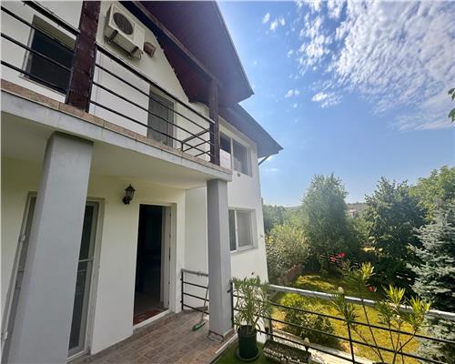 Vila duplex de vanzare Bucium, zona exclusivista, curte cu vegetatie matura, vedere deosebita