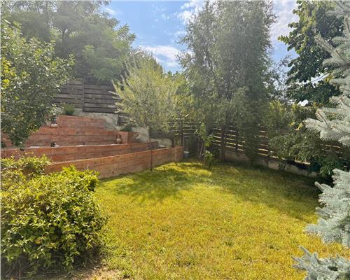 Vila duplex de vanzare Bucium, zona exclusivista, curte cu vegetatie matura, vedere deosebita