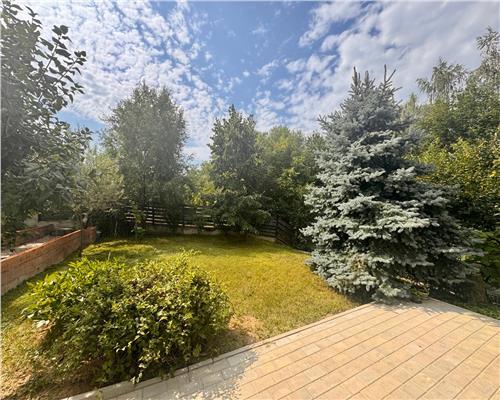 Vila duplex de vanzare Bucium, zona exclusivista, curte cu vegetatie matura, vedere deosebita