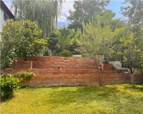 Vila duplex de vanzare Bucium, zona exclusivista, curte cu vegetatie matura, vedere deosebita