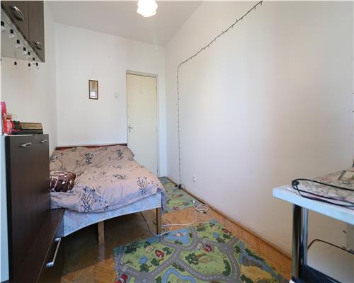 Apartament de 3 camere decomandat, etaj 3, 2 bai  Pacurari